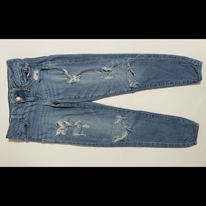 Loose fitted ripped cropped jeans